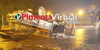 Condutor perde controle e capota veículo na BR-364 em Pimenta Bueno