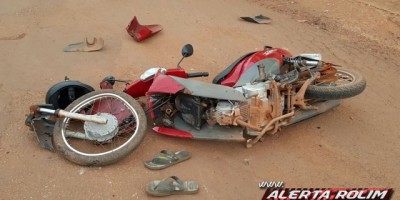 Rolim de Moura -  Forte colisão entre carro e moto deixa uma pessoa ferida no bairro Beira Rio