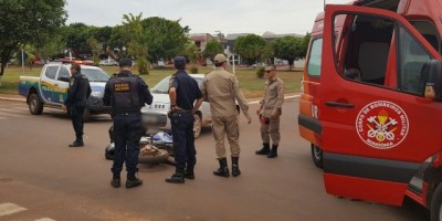 Rolim de Moura -  Acidente de trânsito envolvendo carro e moto no Centro da cidade deixa uma pessoa ferida 