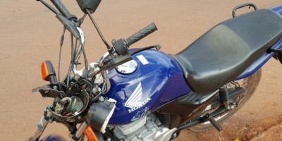 Rolim de Moura -  Mulher fica ferida após colidir na traseira de caminhão