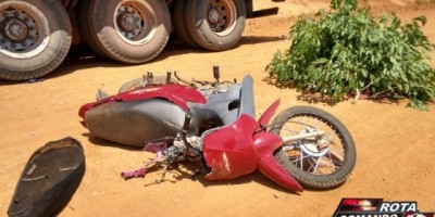 Criança de 10 anos que pilotava motocicleta morre ao chocar-se contra caminhão parado em Santana do Guaporé 