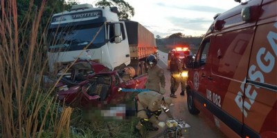 Colisão entre carreta e Montana deixa um morto na BR-364 próximo a Porto Velho