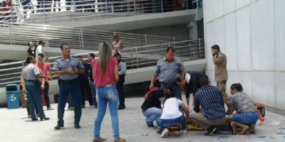 Porto Velho - Janela de vidro cai e atinge médico no CPA 