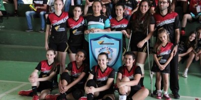 Equipe de Handebol Juvenil feminino do colégio Clarice Lispector de Rolim de Moura foi pentacampeã do JOER