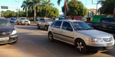 Justiça libera e órgãos de trânsito já podem retomar multa por farol desligado