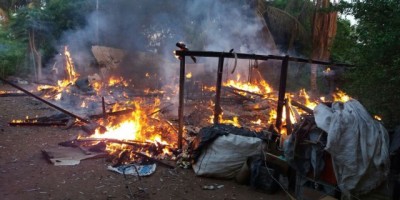 Homem morto degolado é encontrado em casa incendiada em Costa Marques/RO