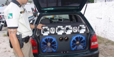 Brasil - Já começa a valer multa para proprietários de veículos flagrados com som alto