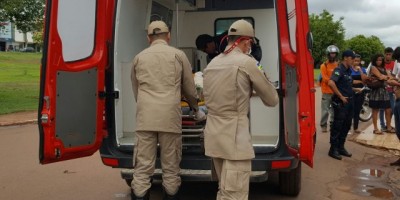 Rolim de Moura -  Casal fica ferido ao ser atingido por carro em acidente de trânsito no Centro da cidade 