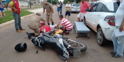 Rolim de Moura -  Motociclista fratura braço após se chocar contra carro estacionado