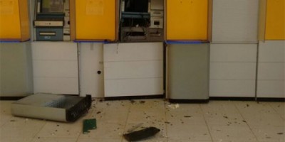 Bando explode agência bancária e rouba cofre em Candeias do Jamari
