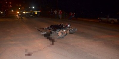 Motociclista morre ao se chocar com carreta na BR-364