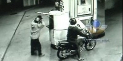 Rolim de Moura -  Dupla efetua roubo em posto no Centro da cidade 