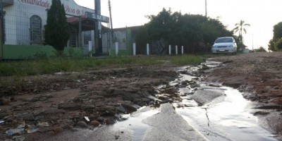 Caerd - vazamento de água há mais de 10 dias revolta moradores em Ji-Paraná