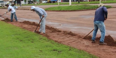 Presos do semiaberto limpam ruas e jardins de Cacoal