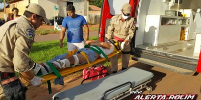 Rolim de Moura - Duas pessoas ficam feridas em colisão envolvendo carro e moto no Bairro Cidade Alta