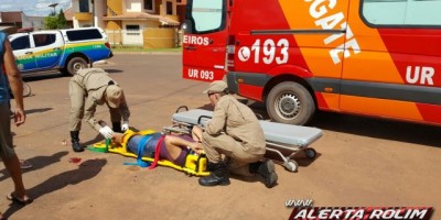 Rolim de Moura -  Carro avança via preferencial, bate em motociclista e condutor se evade do local