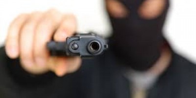 Rolim de Moura - Dupla armada efetua roubo em Ótica no Centro da cidade