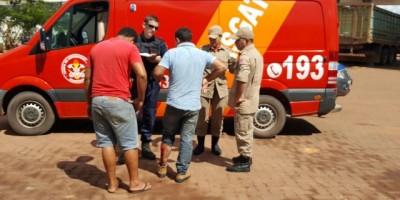 Rolim de Moura - Após desentendimento em borracharia, caminhoneiro tem seu veículo apedrejado e é baleado na perna no Centro da cidade