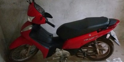 Rolim de Moura - Após denúncia anônima, moto roubada é recuperada pela PM