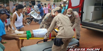 Rolim de Moura – Motociclista sofre grave acidente de trânsito ao colidir em Caminhão Basculante no Bairro Jardim Tropical