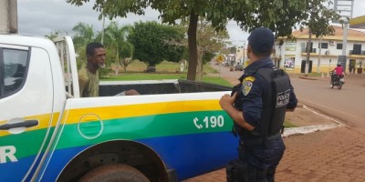 Rolim de Moura -  Indivíduo tenta assaltar mercado com arma de brinquedo, foge e acaba preso