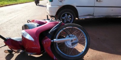 Rolim de Moura - Carro e moto se envolvem em acidente e uma pessoa fica ferida 