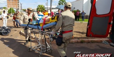 Rolim de Moura -  Casal fica ferido em acidente de trânsito envolvendo caminhonete e moto no Centro da cidade 