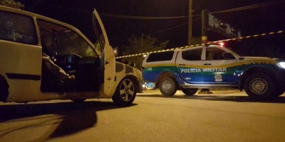Passageiro de carro é crivado de bala; suspeitos foram presos - VÍDEO