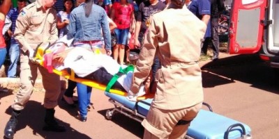 Rolim de Moura -  Mulher é atingida por moto enquanto atravessava  faixa de pedestres 