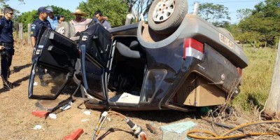 Rolim de Moura -  Mãe e filha ficam feridas após carro capotar na linha 188 