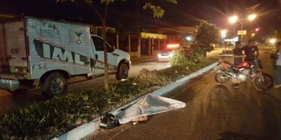 FUGA - Motociclista morre ao colidir violentamente em árvore, em Porto Velho 