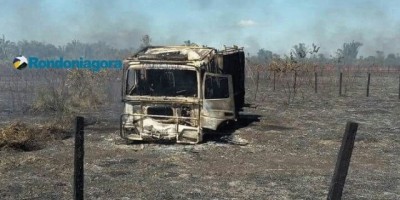 Incêndio destrói caminhão dos Bombeiros em Porto Velho