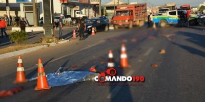 Carreta avança sinal vermelho e esmaga motociclista, em Ji-Paraná