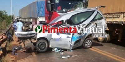 Carro funerário é prensado por carretas na BR-364 e cadáver precisa ser desencarcerado por bombeiros