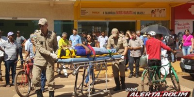 Rolim de Moura -  Motociclista para próximo a faixa de pedestres e é atingido por outra moto 