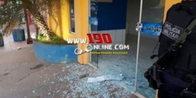 VÍDEO - Ladrão quebra porta de vidro de 3 lojas e furta dinheiro e celular no centro da cidade, em Alta Floresta 