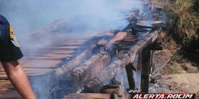 Nova Estrela -  Ponte do travessão que liga a linha 204 a 208 é incendiada 