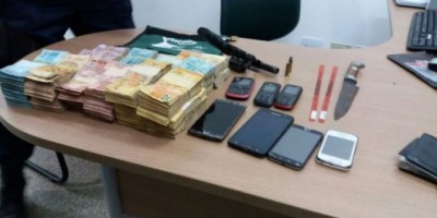 REFÉM: Bandidos invadem agência do Sicoob e sequestram gerente, em Vale do Paraíso