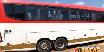 Rapaz furta ônibus na rodoviária e na fuga provoca acidente em Cacoal