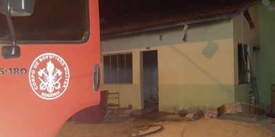 Rolim de Moura -  Residência no Jardim dos Lagos é parcialmente destruída por incêndio 