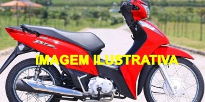 Rolim de Moura -  Mulher tem moto roubada por bandidos no Bairro Jardim Tropical 