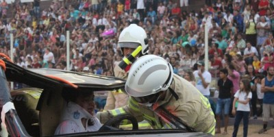 Rolim de Moura -  Bombeiros apresentam simulado de ocorrências durante desfile Cívico de 07 de Setembro