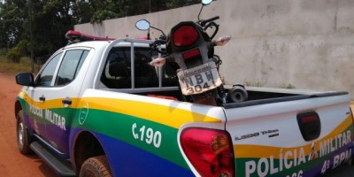 Rolim de Moura -  Através de denúncia anônima, PM recupera moto que foi furtada enquanto proprietário dormia 