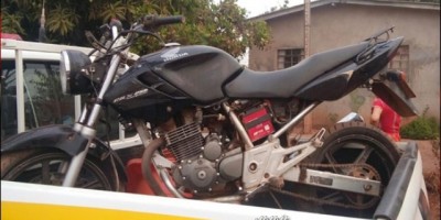 Rolim de Moura – Após denúncia anônima, moto furtada é recuperada pela PM