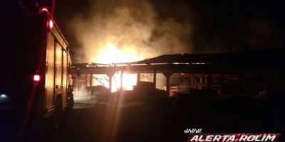 Rolim de Moura -  Incêndio atinge serraria no Bairro Cidade Alta - Vídeo