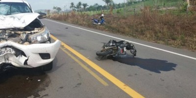 Motociclista morre após colidir de frente com caminhonete da prefeitura na BR-421