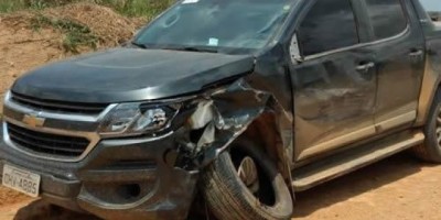 Jovem morre após colisão de moto em caminhonete na BR-421