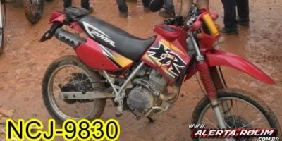 Rolim de Moura -  Ladrão danifica portão eletrônico, adentra quintal e furta motocicleta XR 200