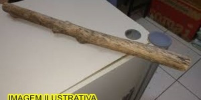 Rolim de Moura -  Utilizando pedaço de madeira, ladrão rouba aparelho celular de mulher no Centro da cidade 