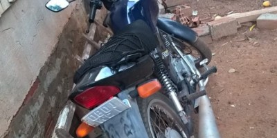 Rolim de Moura -  Em menos de 15 minutos, Guarnição da PM localiza e recupera moto furtada 